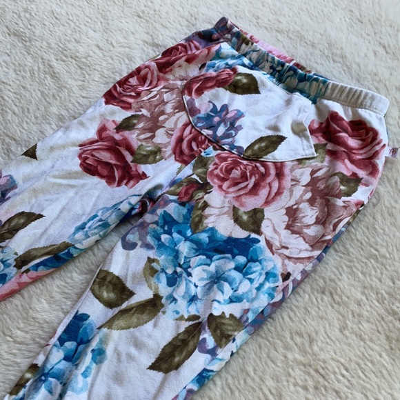 Posh Peanut | Hydrangea Rose Print Joggers | 6T - Picture 6 of 13